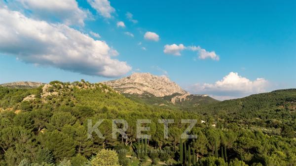 LE THOLONET_ VILLA D'EXCEPTION DE 300 M2, 5 CHAMBRES AU PIED DE LA SAINTE-VICTOIRE