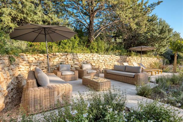 LE THOLONET_ VILLA D'EXCEPTION DE 300 M2, 5 CHAMBRES AU PIED DE LA SAINTE-VICTOIRE