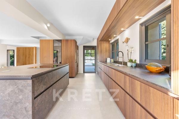 LE THOLONET_ VILLA D'EXCEPTION DE 300 M2, 5 CHAMBRES AU PIED DE LA SAINTE-VICTOIRE