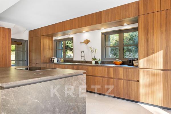 LE THOLONET_ VILLA D'EXCEPTION DE 300 M2, 5 CHAMBRES AU PIED DE LA SAINTE-VICTOIRE