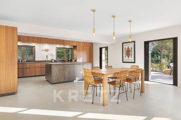 LE THOLONET_ VILLA D'EXCEPTION DE 300 M2, 5 CHAMBRES AU PIED DE LA SAINTE-VICTOIRE