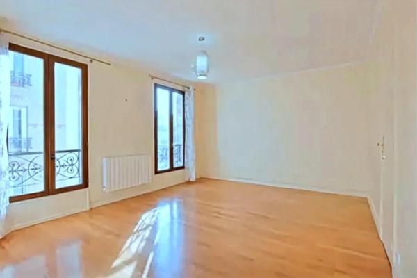 GRAND STUDIO LUMINEUX - PARIS 15 - ETAGE ELEVE - CALME ABSOLU - POTENTIEL 2 PIECES