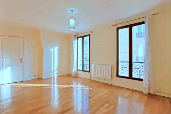 GRAND STUDIO LUMINEUX - PARIS 15 - ETAGE ELEVE - CALME ABSOLU - POTENTIEL 2 PIECES