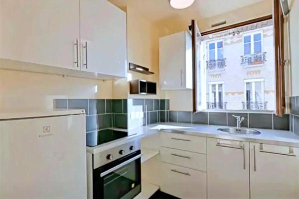 GRAND STUDIO LUMINEUX - PARIS 15 - ETAGE ELEVE - CALME ABSOLU - POTENTIEL 2 PIECES