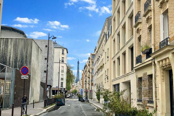 GRAND STUDIO LUMINEUX - PARIS 15 - ETAGE ELEVE - CALME ABSOLU - POTENTIEL 2 PIECES