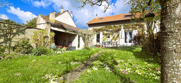 Très belle maison de ville des années 30 rénovée avec charme, centre et gare à pieds !