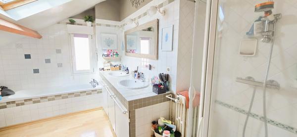 Très belle maison de ville des années 30 rénovée avec charme, centre et gare à pieds !