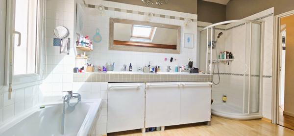 Très belle maison de ville des années 30 rénovée avec charme, centre et gare à pieds !