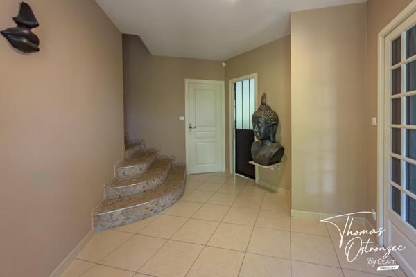 Maison avec piscine et vue campagne à Casseneuil