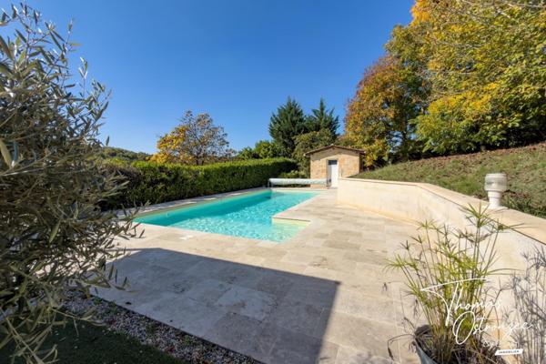 Maison avec piscine et vue campagne à Casseneuil