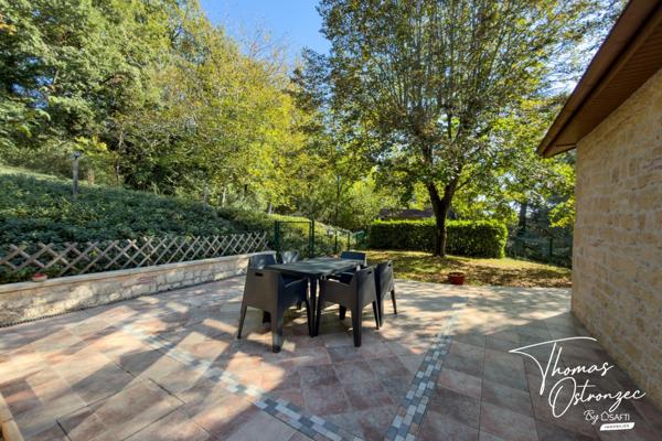 Maison avec piscine et vue campagne à Casseneuil