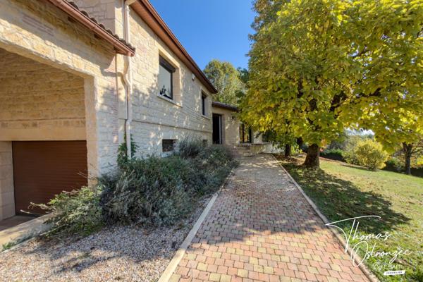 Maison avec piscine et vue campagne à Casseneuil