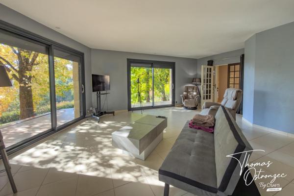 Maison avec piscine et vue campagne à Casseneuil