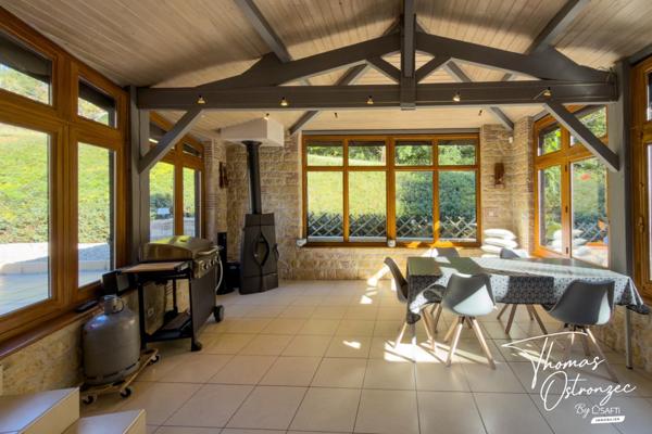 Maison avec piscine et vue campagne à Casseneuil