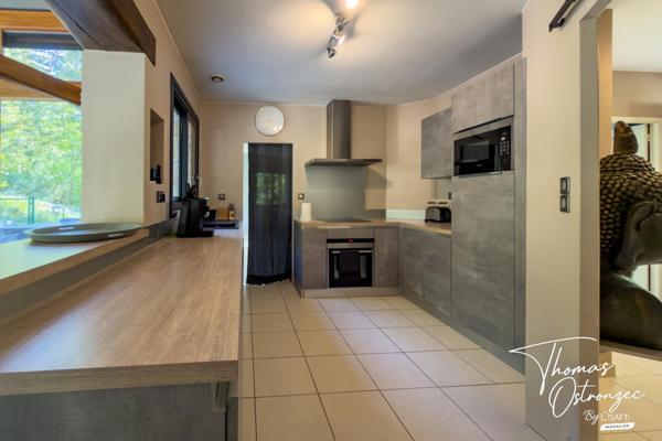 Maison avec piscine et vue campagne à Casseneuil