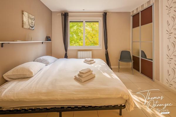 Maison avec piscine et vue campagne à Casseneuil