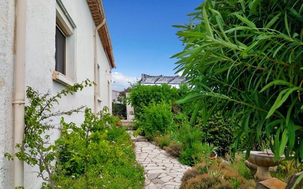 Maison à vendre    5 pièces •  Marseillan