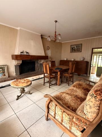 Maison en pierre, 65m², 2 chambres avec garage et dépendance, 29 500 €