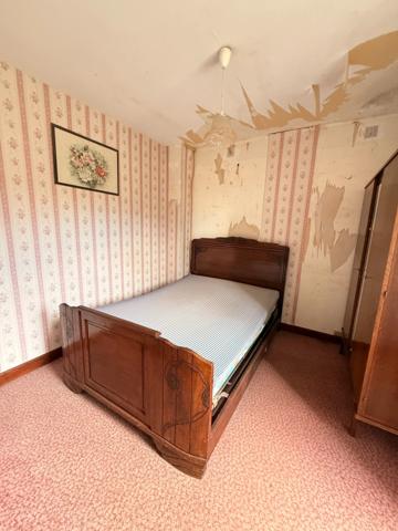 Maison en pierre, 65m², 2 chambres avec garage et dépendance, 29 500 €