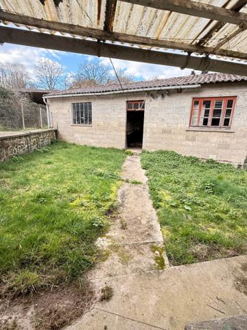 Maison en pierre, 65m², 2 chambres avec garage et dépendance, 29 500 €