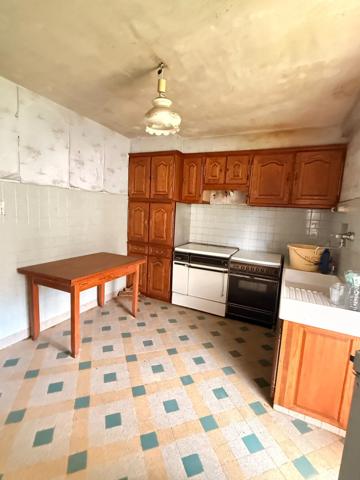 Maison en pierre, 65m², 2 chambres avec garage et dépendance, 29 500 €
