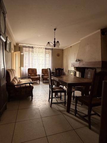 Maison en pierre, 65m², 2 chambres avec garage et dépendance, 29 500 €