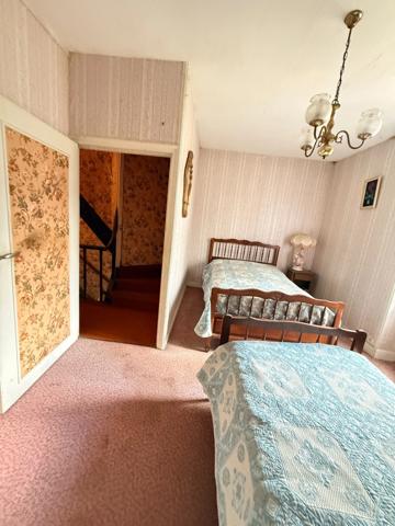 Maison en pierre, 65m², 2 chambres avec garage et dépendance, 29 500 €