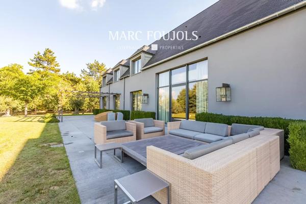 Luxueuse maison sur 6 hectares de terrain, à 30 km de Paris.