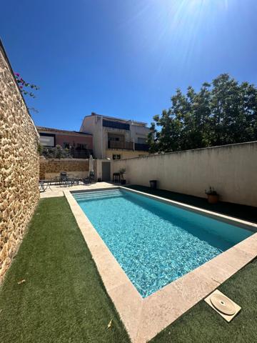 MEZE CENTRE Maison de ville T5 rénovée avec jardin et piscine