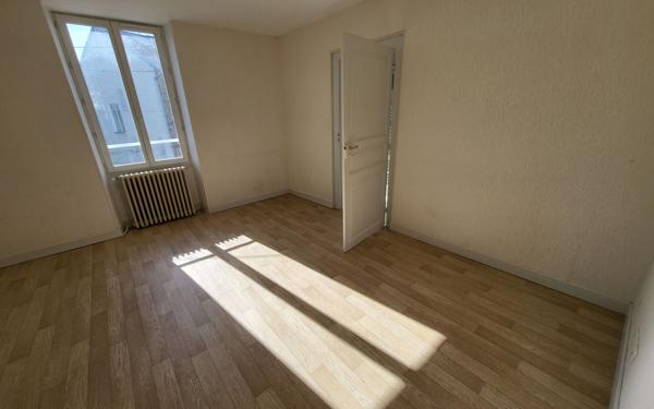 Immeuble à vendre    4 pièces •  La Souterraine