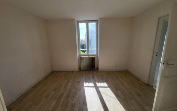 Immeuble à vendre    4 pièces •  La Souterraine