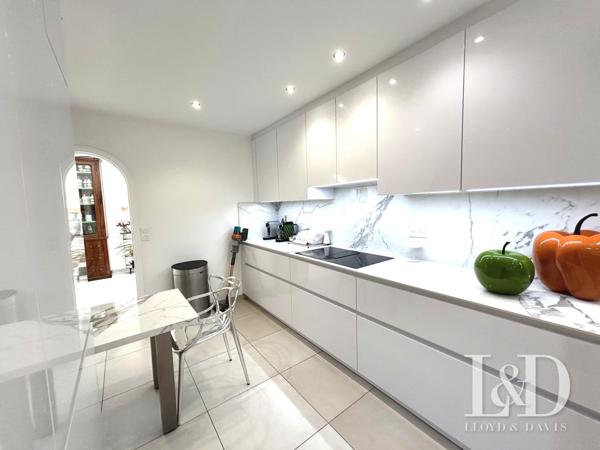 ST RAPHAEL-QUARTIER PRISE LES PLAINES-VILLA TRADITIONNELLE T6 AVEC PISCINE ET JARDIN PAYSAGER