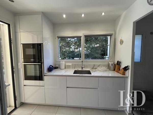 ST RAPHAEL-QUARTIER PRISE LES PLAINES-VILLA TRADITIONNELLE T6 AVEC PISCINE ET JARDIN PAYSAGER