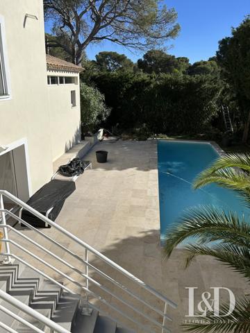 ST RAPHAEL-QUARTIER PRISE LES PLAINES-VILLA TRADITIONNELLE T6 AVEC PISCINE ET JARDIN PAYSAGER