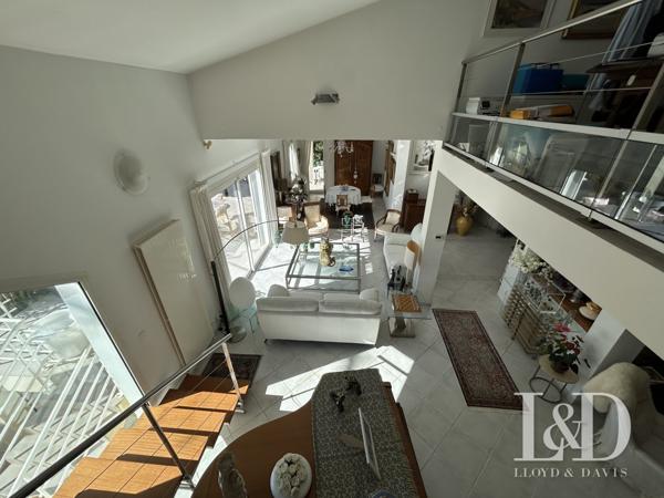 ST RAPHAEL-QUARTIER PRISE LES PLAINES-VILLA TRADITIONNELLE T6 AVEC PISCINE ET JARDIN PAYSAGER