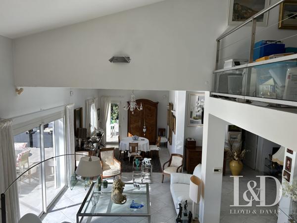 ST RAPHAEL-QUARTIER PRISE LES PLAINES-VILLA TRADITIONNELLE T6 AVEC PISCINE ET JARDIN PAYSAGER