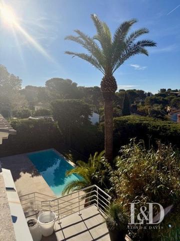 ST RAPHAEL-QUARTIER PRISE LES PLAINES-VILLA TRADITIONNELLE T6 AVEC PISCINE ET JARDIN PAYSAGER