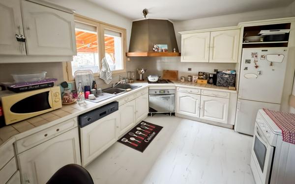 Maison à vendre    6 pièces •  Saint-Astier