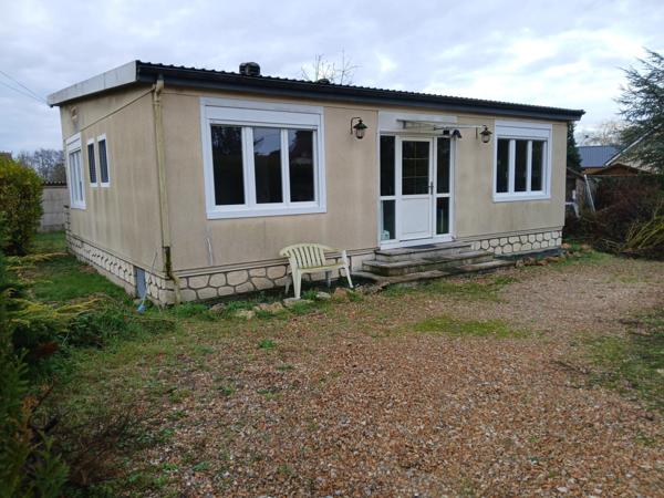 Ménilles centre, proche commerces et écoles, belle maison de plain pied