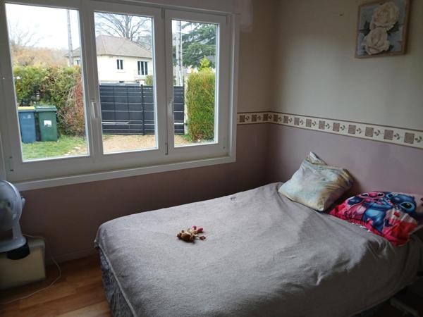 Ménilles centre, proche commerces et écoles, belle maison de plain pied