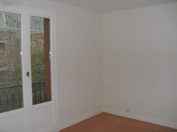 Appartement à louer à Fougères en Ille-et-Vilaine (35300), ref : 037/1323   
FOUGERES - Centre ville