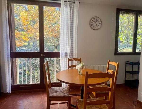 APPARTEMENT MEUBLÉ GREOUX LES BAINS 26.80 M2 AVEC PARKING ET ASCENSEUR CALME PROCHE DES THERMES
