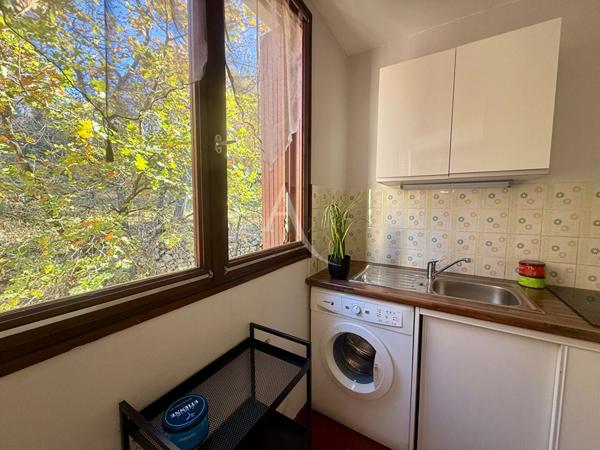 APPARTEMENT MEUBLÉ GREOUX LES BAINS 26.80 M2 AVEC PARKING ET ASCENSEUR CALME PROCHE DES THERMES