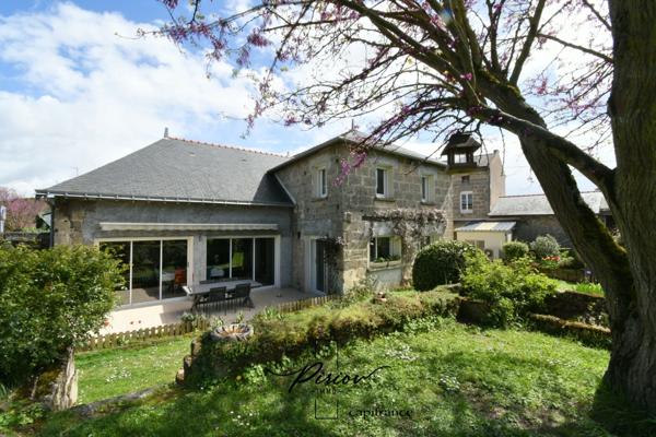 Maison familiale en pierres - 5 chambres - 900 m² de terrain clos de murs