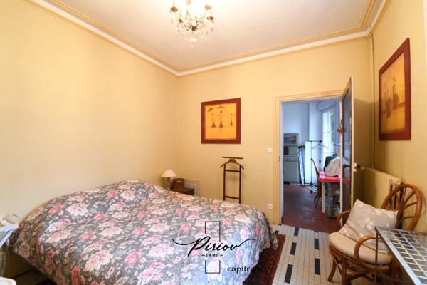 Maison familiale en pierres - 5 chambres - 900 m² de terrain clos de murs