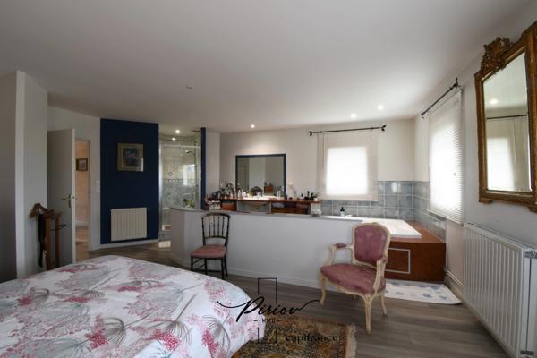 Maison familiale en pierres - 5 chambres - 900 m² de terrain clos de murs