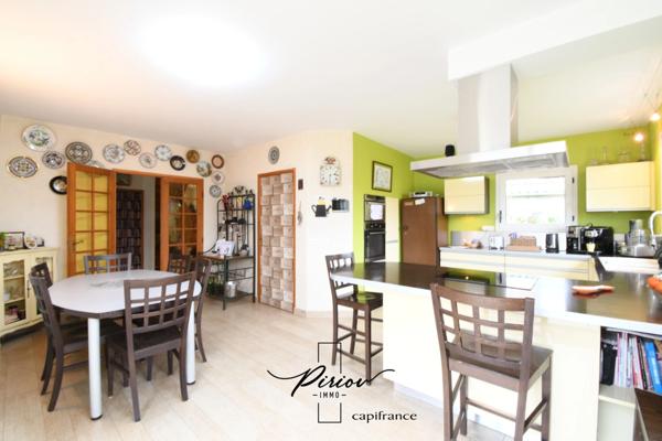 Maison familiale en pierres - 5 chambres - 900 m² de terrain clos de murs