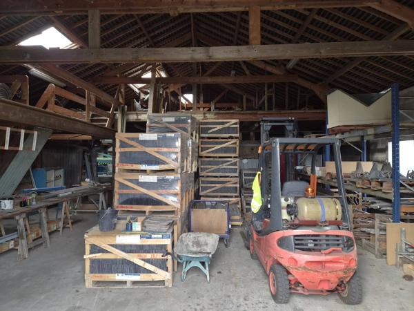 A 14 KM DE VITRE ATELIER DE 450 M2 SUR 2500 M2 DE TERRAIN DONT UNE PARTIE CONSTRUTIBLE EN HABITATION