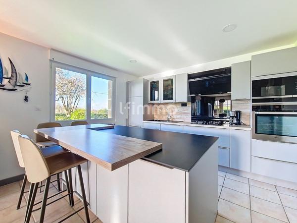 Maison de 6 pièces, 140 m² à Quéménéven 29180