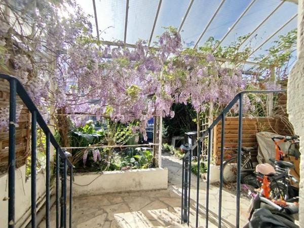 Charmante maison de ville avec double jardin – La Bastide